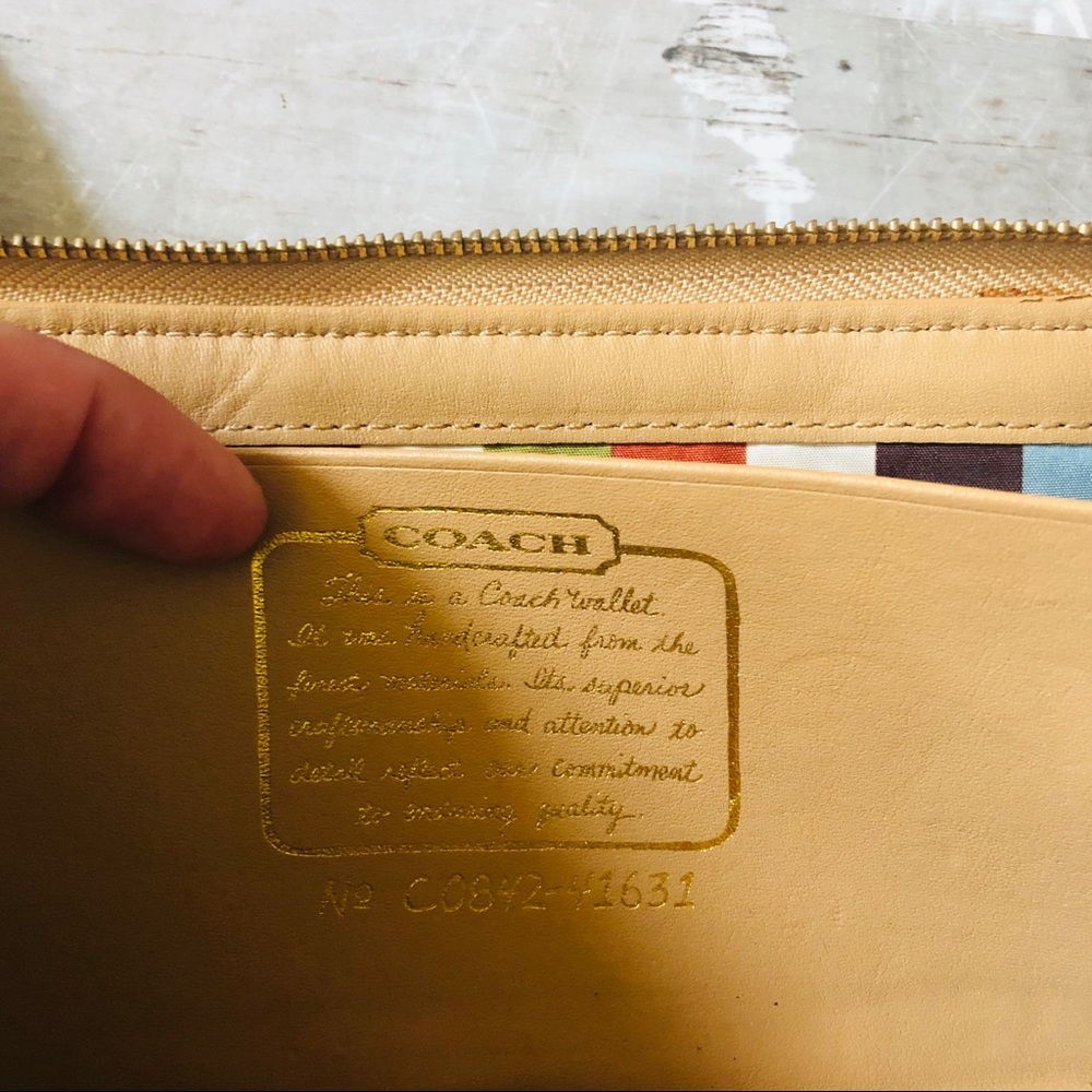 Coach Signature Wallet - Picture 9 of 9